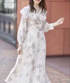 tocco closetビッグカラーニュアンスフラワープリントプリーツワンピース