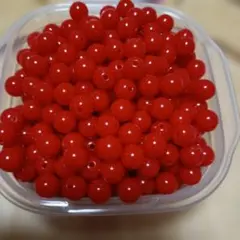 赤色プラスチックビーズ 約100ml