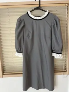 グレー フリル付きミニワンピースのサムネイル