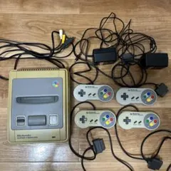 スーパーファミコン本体、コントローラー4つ、アダプター2つ、配線セット