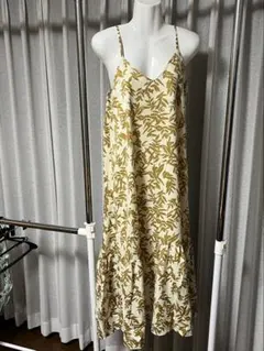 Pheeta. フレアキャミソール クリーム色 フィータ - メルカリ