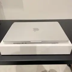 MacBook Air 2022 8GB 512GB ほぼ未使用　充電回数10回