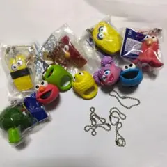 セサミストリート キーホルダーと指輪で計10個セット