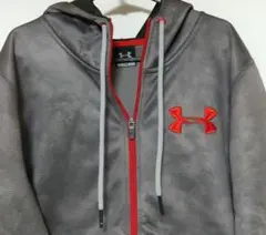 値下げしました！アンダーアーマー　迷彩柄パーカー