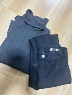 2点セットnobee スキニーパンツ ボーダーハイネック