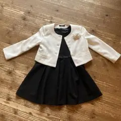 ホワイトジャケットとブラックドレスのセット