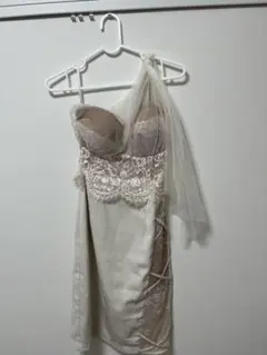 ホワイトレースストラップレスドレス