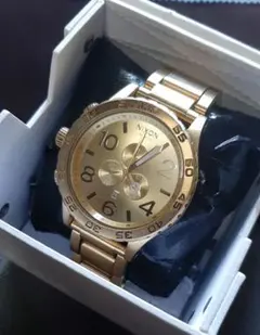 NIXON 51-30 クロノグラフ ゴールドカラー クォーツ 腕時計のサムネイル