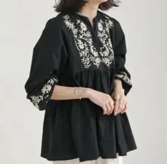 Bou Jeloud ブージュルード 刺繍ティアードブラウス 花柄 ブラックのサムネイル