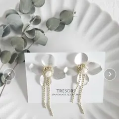 【美品】Tresor メタルフラワー　淡水パール　イヤリング(MA) シルバー