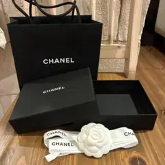 CHANEL [新品未使用]箱入り袋入りシュシュ カメリア白 ヘアゴム