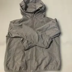 ユニクロ　ポケッタブルパーカー　120