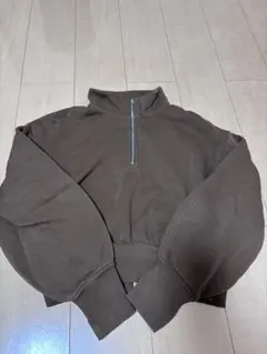 ブラウン ハーフジップ クロップドスウェット