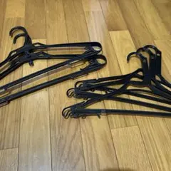 黒のプラスチック製衣類ハンガー 5本セット