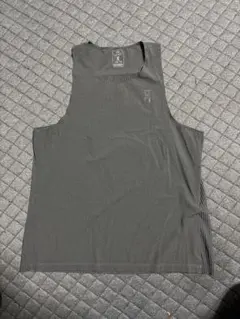 on ダークグレー ノースリーブ XS