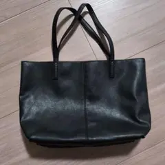 黒の合成皮革トートバッグ