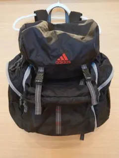adidas 大容量　リュックサック
