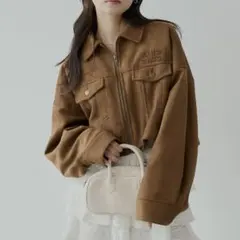 Chico 胸ロゴショート丈スエードジップブルゾン キャメル