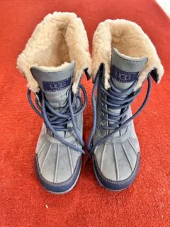 子供用のUGGスノーブーツです。サイズは21cm。