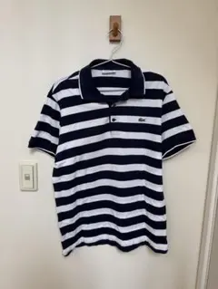 ラコステ ネイビーとホワイト ストライプ ポロシャツ