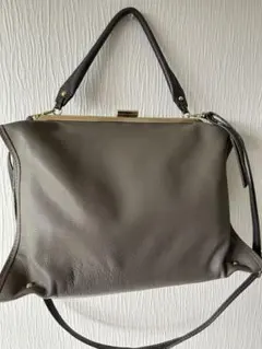 PotioR ポティオール レザー製グレージュショルダーバッグ