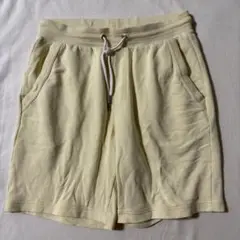 淡い黄色 ショートパンツ