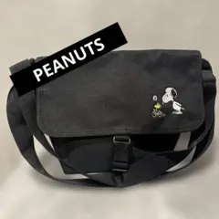 『美品』スヌーピー刺繍 ブラックショルダーバッグ　レディース
