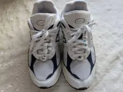 New Balance 2002R ホワイト/ネイビー スニーカー