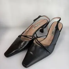 elegance卑弥呼　ブラック ポインテッドトゥ パンプス　アンクルストラップ