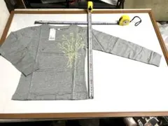 ユニクロ　綿100% 長袖Tシャツ 150cm 新品、タグ付　★9599Y