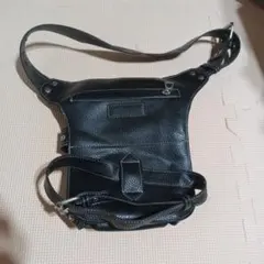 レザー ブラック ボディバッグ