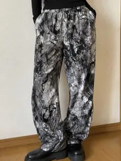 総柄 カジュアルパンツ ワイドシルエット　アベイルのサムネイル
