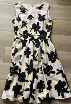 最終価格chestyフラワープリント ノースリーブ Aラインワンピース