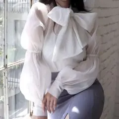 【匿名配送】ROYAL PARTY キラキラシアーボウタイブラウス