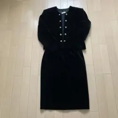 ドイツ製　黒 ベルベット ボタン付きスーツセット9 号　肩パット入り上質