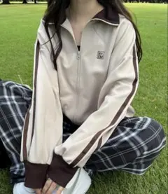 ジップアップ ベージュジャケット