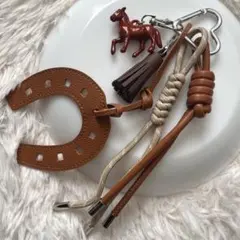 バッグチャーム　キーチャーム　馬蹄　タッセル　　午年　じゃらじゃら　幸運　お守り