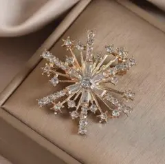 雪の結晶ブローチ　ゴールド