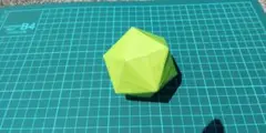 折り紙 で作った 正二十面体 ４０個