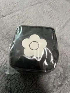 MARY QUANT ミニポーチ ブラックのサムネイル