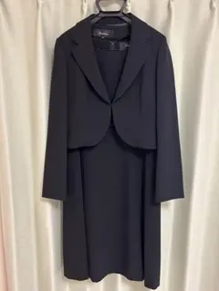 ブラックワンピーススーツ・ジャケット付き