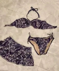 ペイズリー柄ビキニ、スコート付き