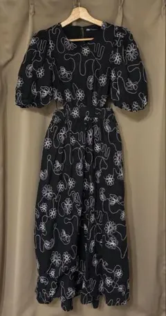 ZARA 黒 ロングワンピース 花柄