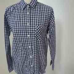ネイビーとホワイトのチェック柄シャツ