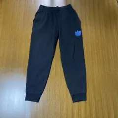 アディダス オリジナルス　黒ズボン