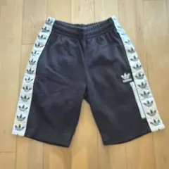 adidas 黒 メンズハーフパンツ　XSサイズ