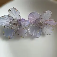 ハンドメイド 花形ピアス 紫と透明