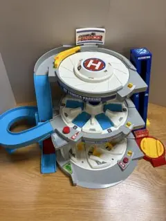 ぐるぐるシュートDXトミカパーキング