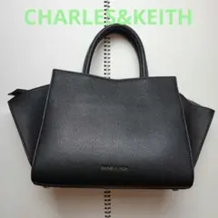 CHARLES&KEITHチャールズアンドキース バッグ　ブラック　ゴールド金具