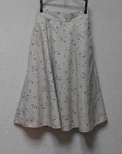 【新品 タグ付】earth music&ecology ひざ丈 花柄スカート
